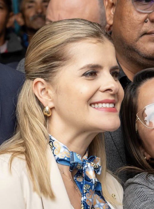 #CostaRica 
Felicitaciones ‼️  Lo hicieron bien .... 
Eligieron a su nueva Presidenta y es de derecha ....
#CostaRicaDecide ...ya decidió y lo hizo por lo mejor 
#LauraFernandezPresidente 
👏👏👏👏👏👏👏👏