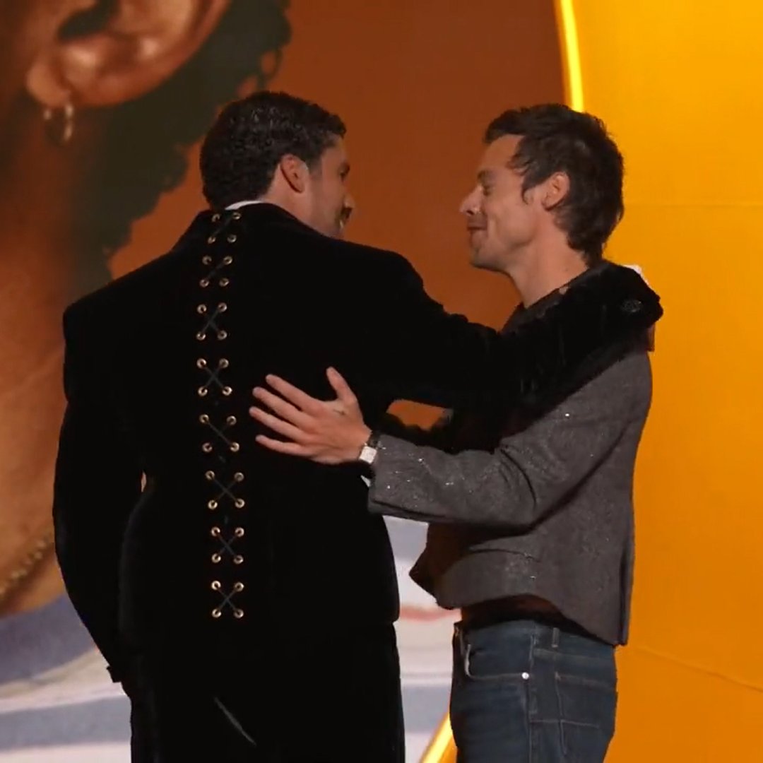 albi322's tweet photo. Ahora una linda secuencia #GRAMMY https://t.co/Rt8YCne9c3
