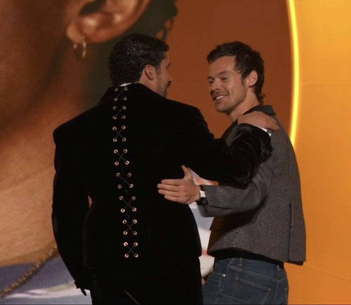 los rejuntes q veo cuando leo fanfics y aus #GRAMMY