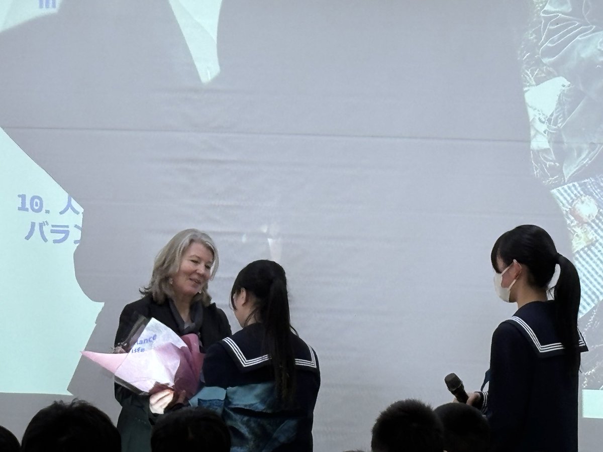 本日(2月2日)駐日フィンランド大使館よりフィンランド特命全権大使タンヤ・ヤースケライネン閣下を出雲市立多伎中学校にお迎えし、全校生徒・当協会会員を対象に『フィンランドの現状について』ご講演頂きました🇫🇮