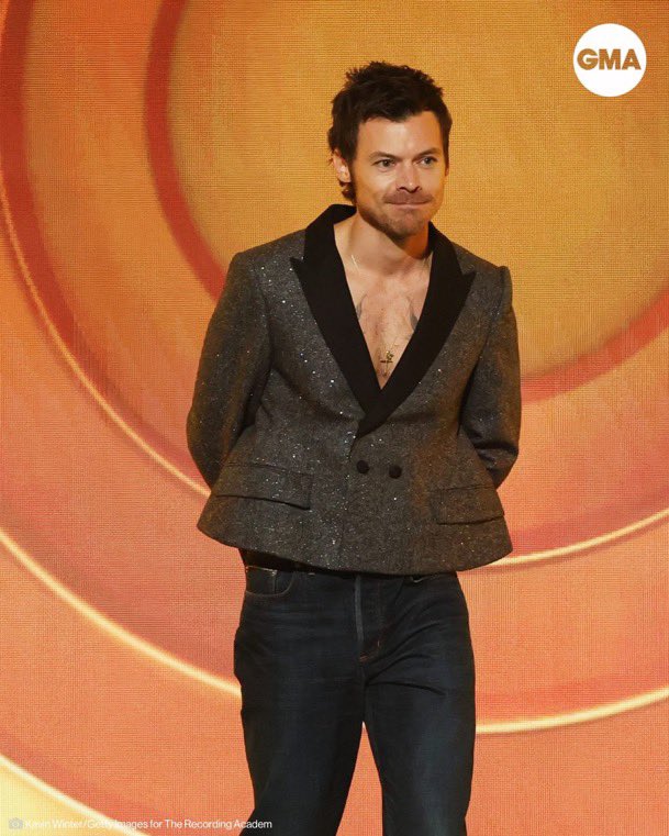 OT5_news's tweet image. Harry Styles presenting #AOTY at the #GRAMMYs2026 💚

📸: GMA