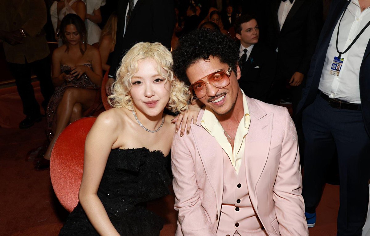 ไม่มีรางวัลใดที่จะพรากความสำเร็จระดับโลกที่ APT ได้รับไป ภูมิใจในตัวโรเซ่มาก ขอบคุณโรเซ่กับบรูโน่ที่ทำให้เพลง APT. เพลงในวงเหล้ามาไกลขนาดนี้ ที่สุด💯👍🏻