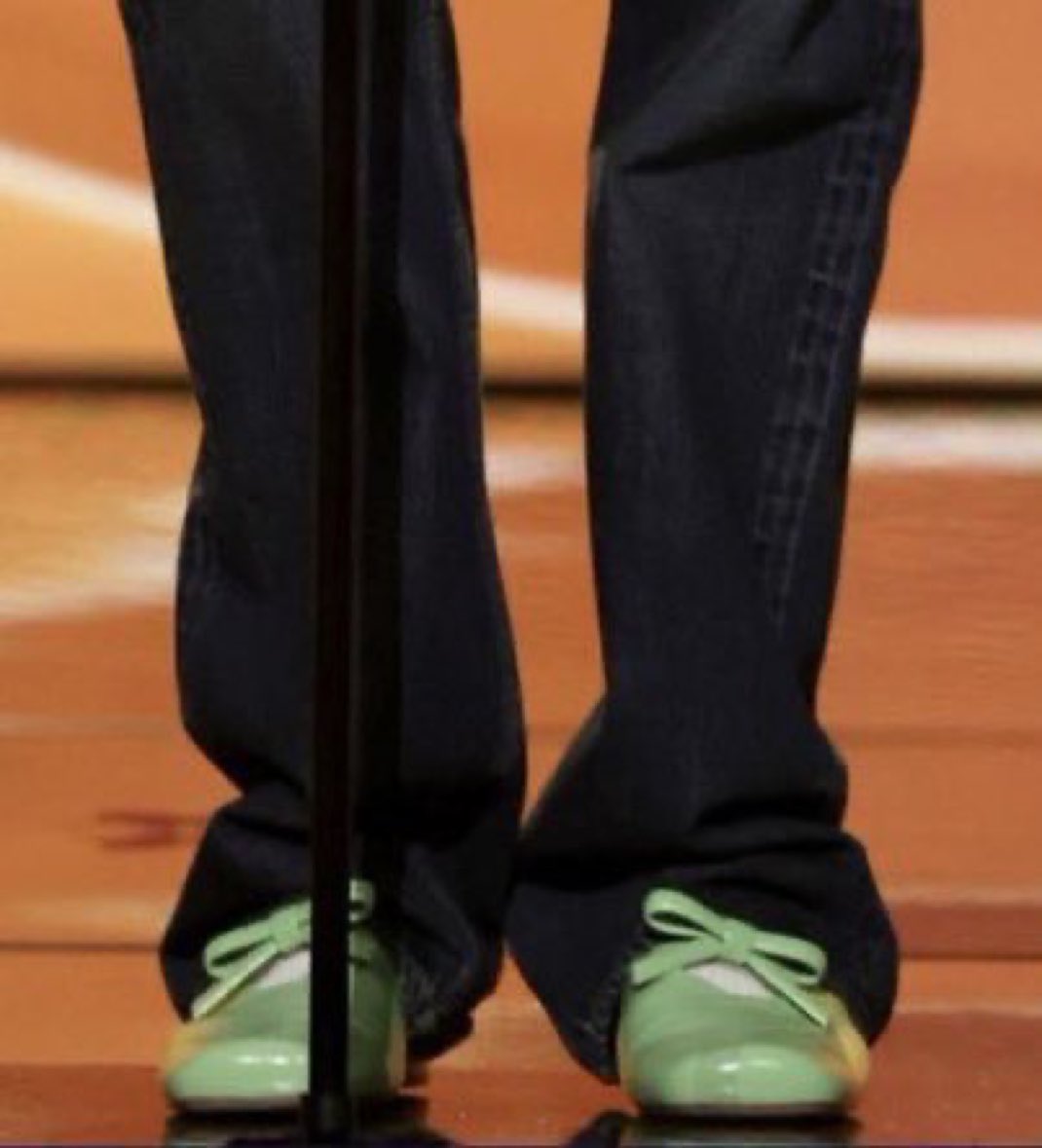 HStylesAR's tweet photo. los zapatitossssss https://t.co/88XQAcKkjH