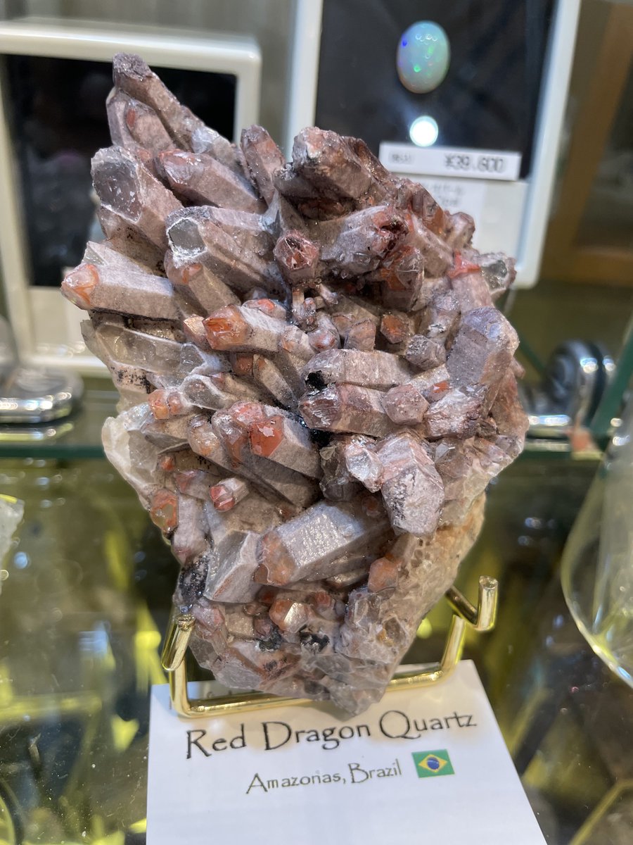 めちゃくちゃかっこいい水晶入りました！ その名も「レッドドラゴン