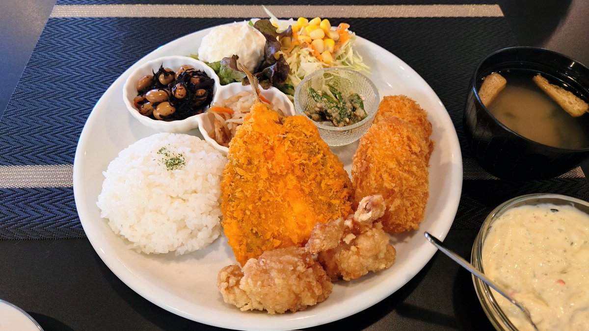 miarii's tweet photo. 260202午後1時
#BLACKACafe でランチ。
先日、地元情報チャンネルでも紹介された #エビフライプレート を。
そして、 #アジフライプレート を頂きました。
いつも美味しいお食事をありがとうございます。
『柳川清香のバリめし!!【第4回 BLACKACafe】
https://t.co/yqe2K1UsiX https://t.co/IuYxpQzvlp