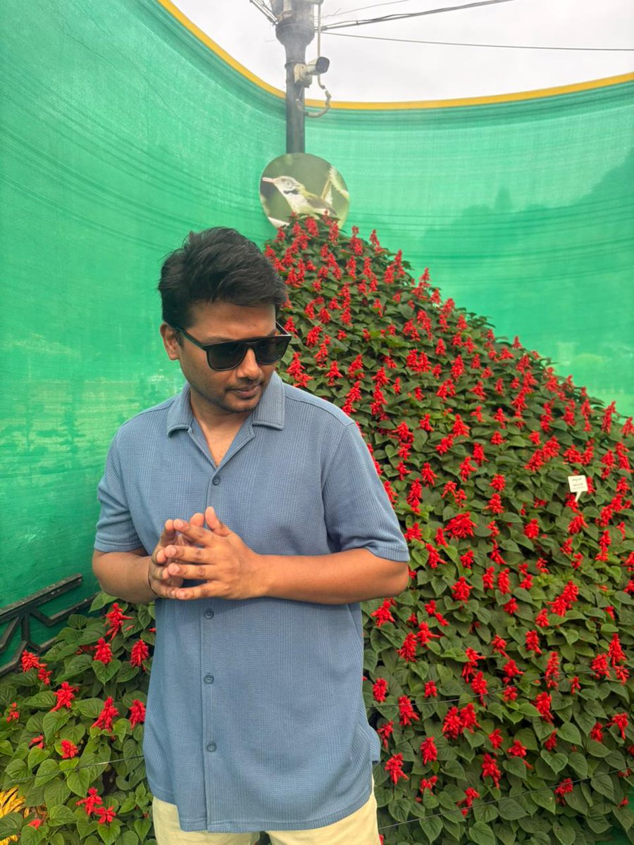 Prashanth_B95's tweet photo. ಪೂರ್ಣಚಂದ್ರ ತೇಜಸ್ವಿ 💛❤

#lalbagh #lalbaghflowershow https://t.co/CRGtaqR1yt