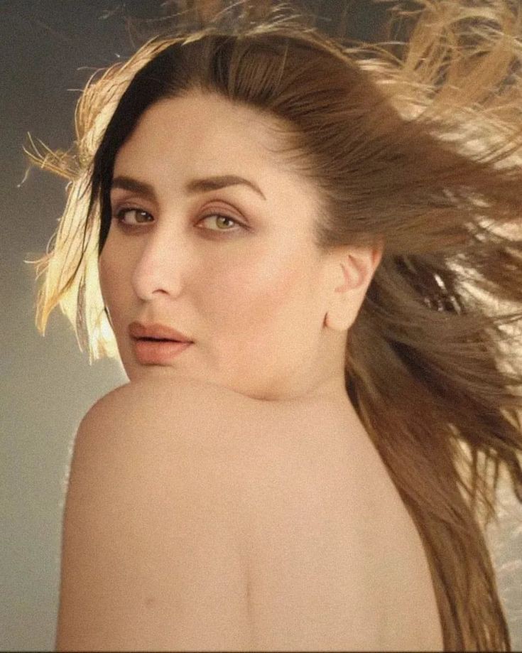 KareenaTweets_'s tweet photo. Insane FACE CARD https://t.co/1ArR855OOA