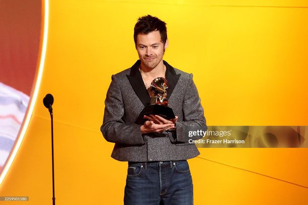 angelslouisw's tweet photo. el próximo año recibirás tú el premio mi rey https://t.co/CKWpukK9pd