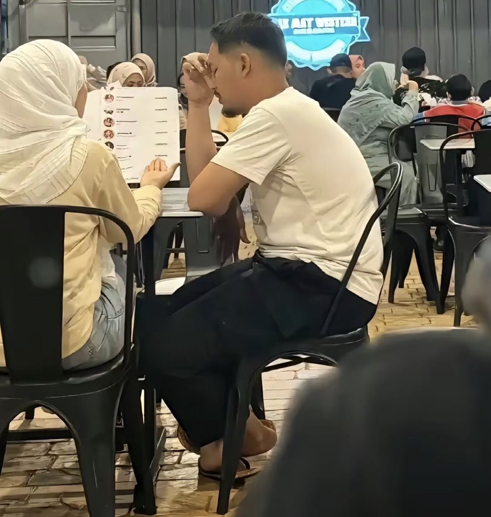 mukaikhlas's tweet image. ANJJ SAMPE DI PRINT😭😭😭