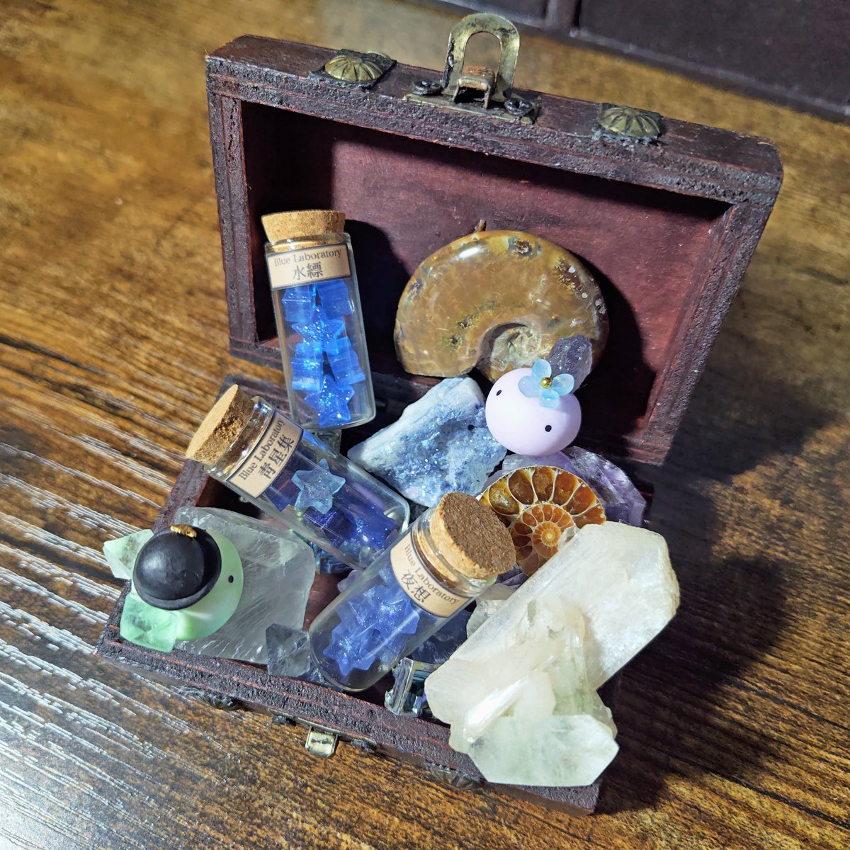 レジン作品　風景　廃墟　しぃさん作品　コレクション整理品　カット面あり球体 最近は星屑職人になっている猫市です。レジン作品やら色々作ってます