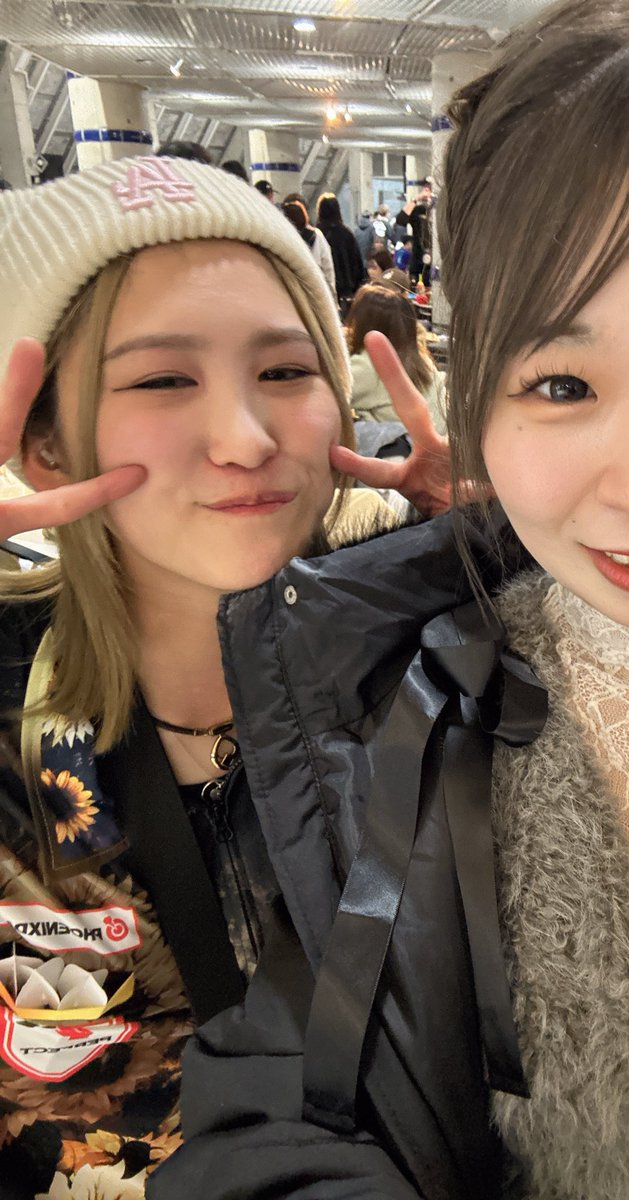 richa_darts's tweet photo. 昨日は日立のスパイダー🕷️
プロの2人とお話して写真とれて幸せいっぱいの1日だった本当に2人ともかわいい！！！！ https://t.co/jD0p8dnceJ