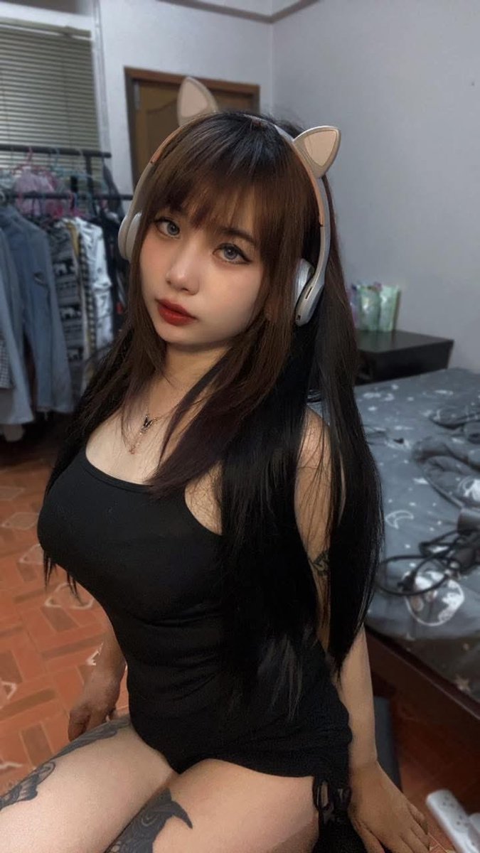 ตื่นมาก็เงี่ยน อยากมีคนมาดูด🐚จังเลย
#สาวอวบ #สาวอวบขี้เงี่ยน #สาวอวบน่าเย็ด #ขายรูปขายคลิป #แอคล็อกDM