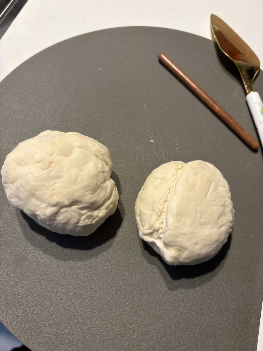 Resan0725Apple's tweet photo. 週末、生地からコネて作った！
ロールパン🍞
(プレーン・ハムチーズ・バター) https://t.co/92oXsl7uGA