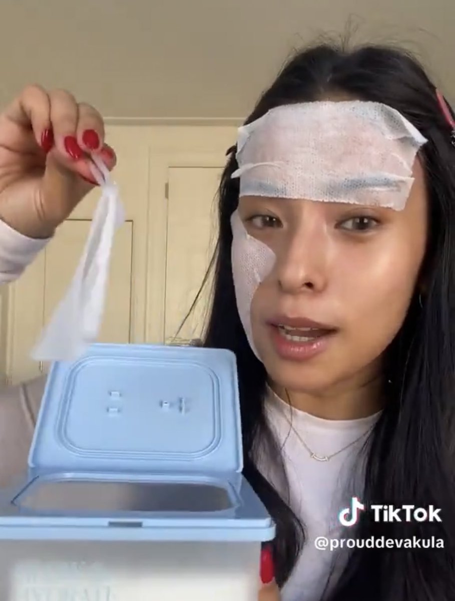 ขั้นกว่าของโทนเนอร์แพดคือ face wrap pad ยกกระชับผิวดีมาก มันยืดได้ เหมือนของเกาหลีเลย cool ผิวไว แพดฉ่ำอิ่มน้ำ ผิวนุ่ม ชุ่มชื้นจริงๆ แต่งหน้าติดทนขึ้น 2 เท่า 100 แผ่น 400 บาทเอง