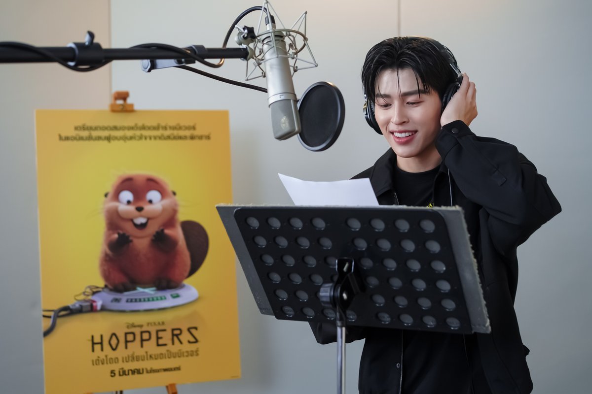 คนดื้อมีเซอร์ไพรส์! หนุ่ม #ปอนด์ณราวิชญ์ รับบทบาทใหม่สุดท้าทายในการพากย์เสียงภาษาไทยให้กับภาพยนตร์แอนิเมชันฟอร์มยักษ์เรื่องใหม่ล่าสุด “Hoppers เด้งโดด เปลี่ยนโหมดเป็นบีเวอร์” ที่จะเข้าฉายในวันที่ 5 มีนาคมนี้ งานนี้หนุ่ม ‘ปอนด์’ จะได้พากย์เสียงเป็นตัวละครใด แฟนๆ