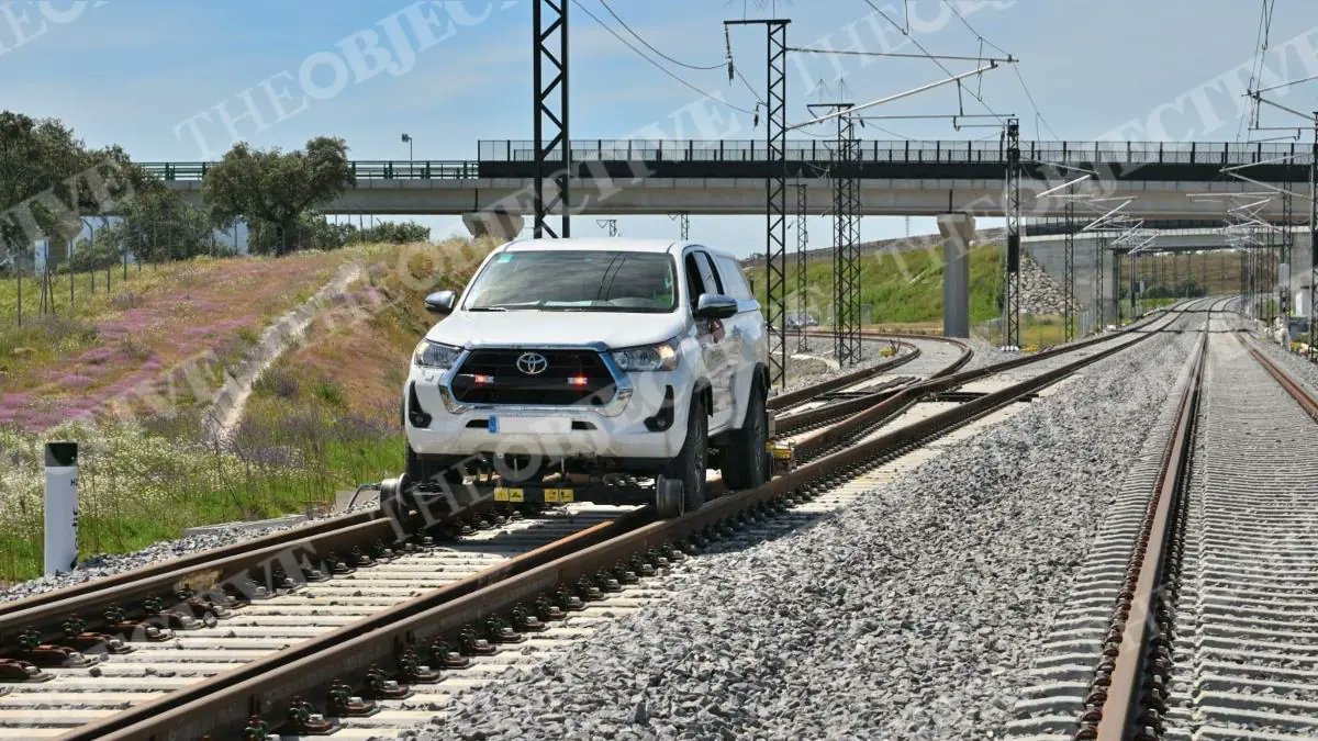 🔴 ACOJONANTE 

ADIF usa coches sobre raíles para ahorrar costes en la inspección de las vías mientras Óscar Puente sigue negando que falten trenes de auscultación para vigilar theobjective.com/espana/2026-02…