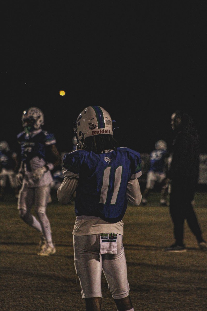 ajwiseman08's tweet photo. *Updated* flim @coachRydzewski 

39 tckls 4pbu 2 ints 1FF 

443 yds 30 rec 7 tds

https://t.co/3ulZbGntp0 https://t.co/c47Xjo80Tj