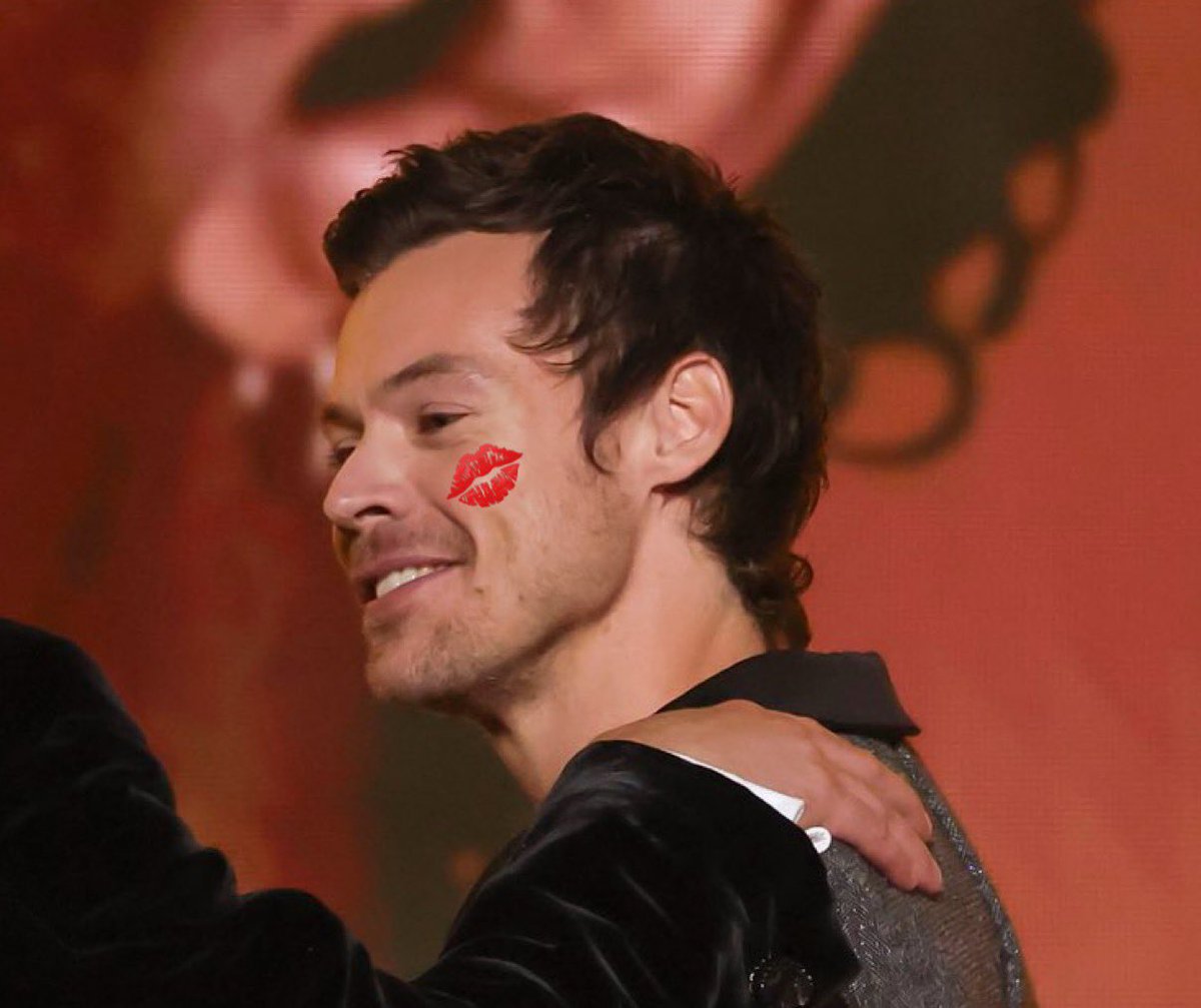 littlefreakwia's tweet image. the little curls i’m melting