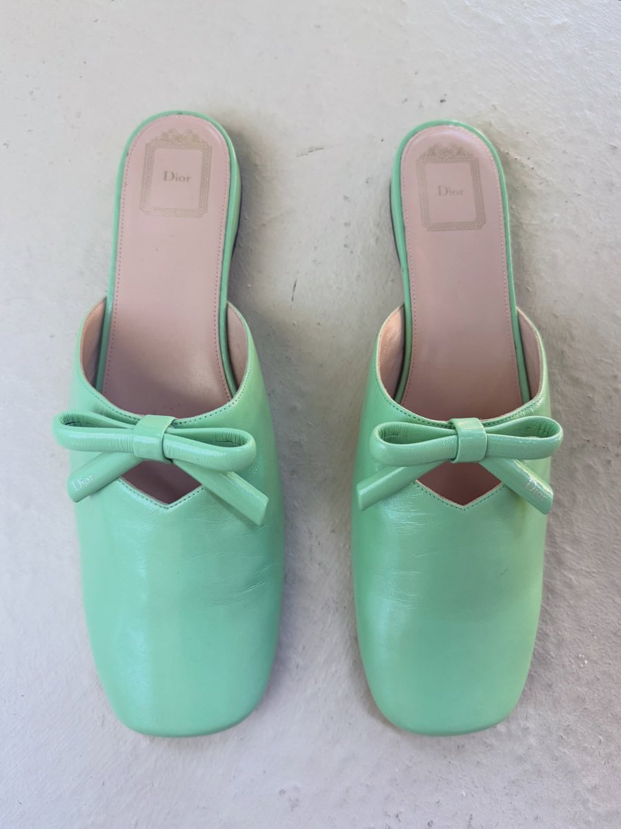 hsdaily's tweet image. Harry’s Dior shoes by Jonathan Anderson at the 2026 Grammys - February 1 (via Harry Lambert)