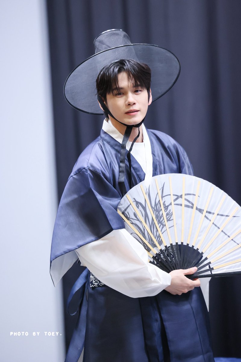 photobytoey's tweet photo. ภาษาเกาหลีง่ายนิดเดียว ที่เหลือยากหมด 😆

#องซองอู 
#OngSeongwu 
#옹성우
#photobytoey https://t.co/Rj2JU5wPDi