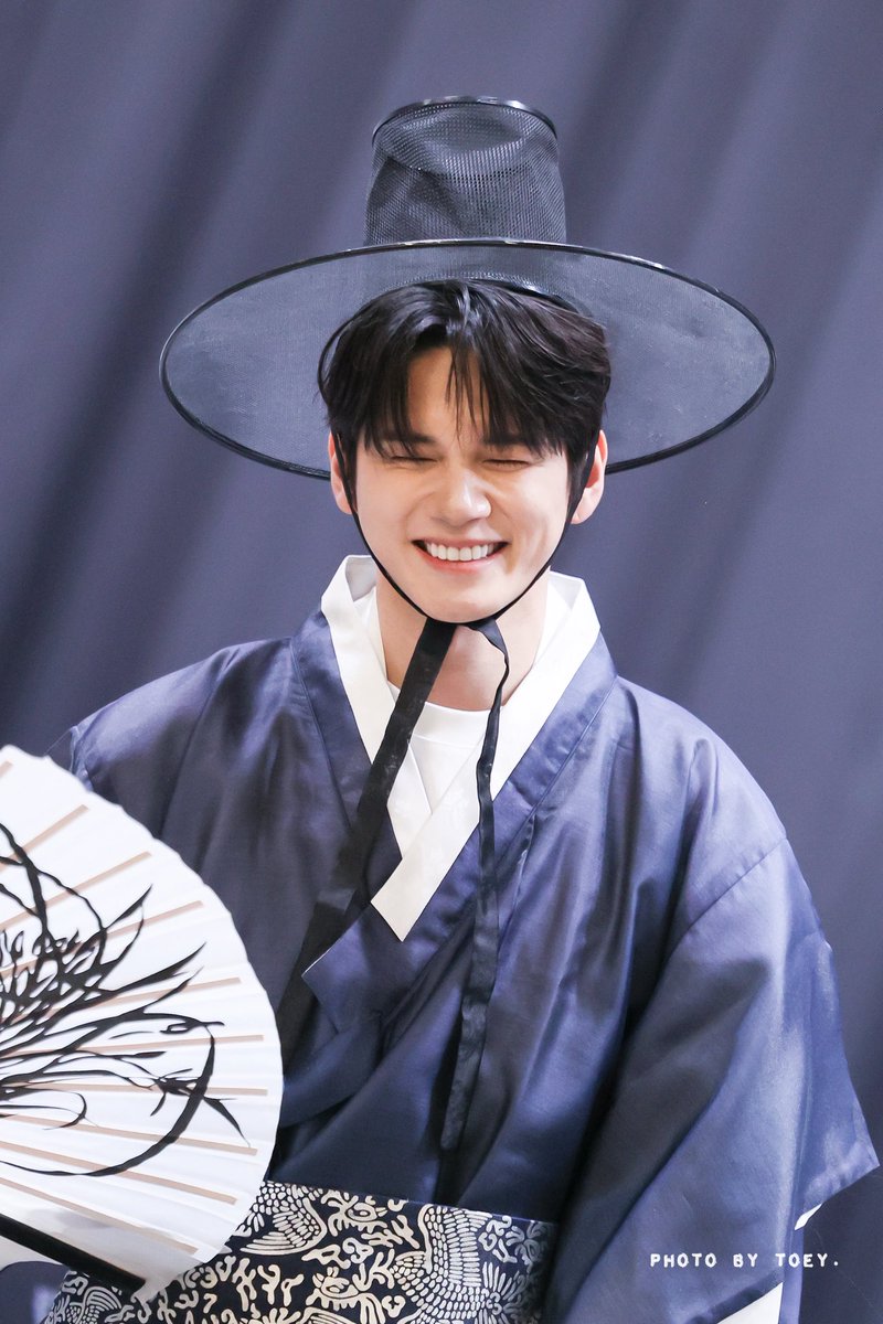 photobytoey's tweet photo. ภาษาเกาหลีง่ายนิดเดียว ที่เหลือยากหมด 😆

#องซองอู 
#OngSeongwu 
#옹성우
#photobytoey https://t.co/Rj2JU5wPDi