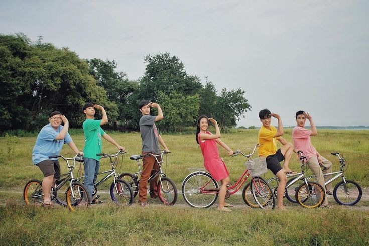 Dari 2022 juga udah ada, kayaknya emang udah jadi gaya biasa di thai kali ya? Kayak gaya jempol, gaya peace dll (?)