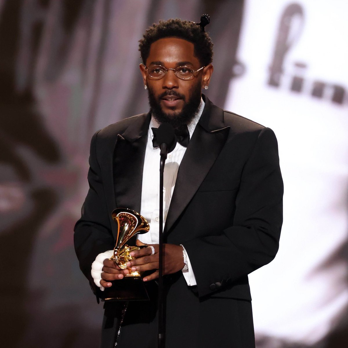 Kendrick Lamar is the only male rapper in HISTORY to win five #GRAMMYs in a single night… 

and he has now done it 4x:  

🏆🏆🏆🏆🏆 — 2016
🏆🏆🏆🏆🏆 — 2018
🏆🏆🏆🏆🏆 — 2025
🏆🏆🏆🏆🏆 — 2026