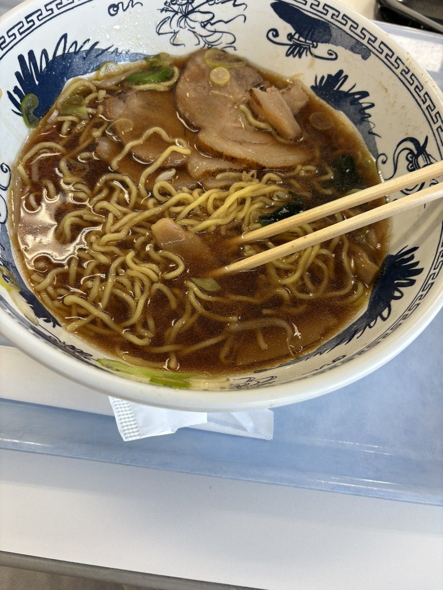 置引き
一昨日、上野駅アトレの個室トイレに、ほぼ全財産入りの財布を置き忘れ、40秒で戻ったところなし。
今回ばかりは思い知った！こんなことならパンチは3色注文すればとか、フォースコーリまとめ買いしとけはとか。
江東免許センター4階のラーメンは美味い、なぜかわからないけど美味い！
（尾崎）