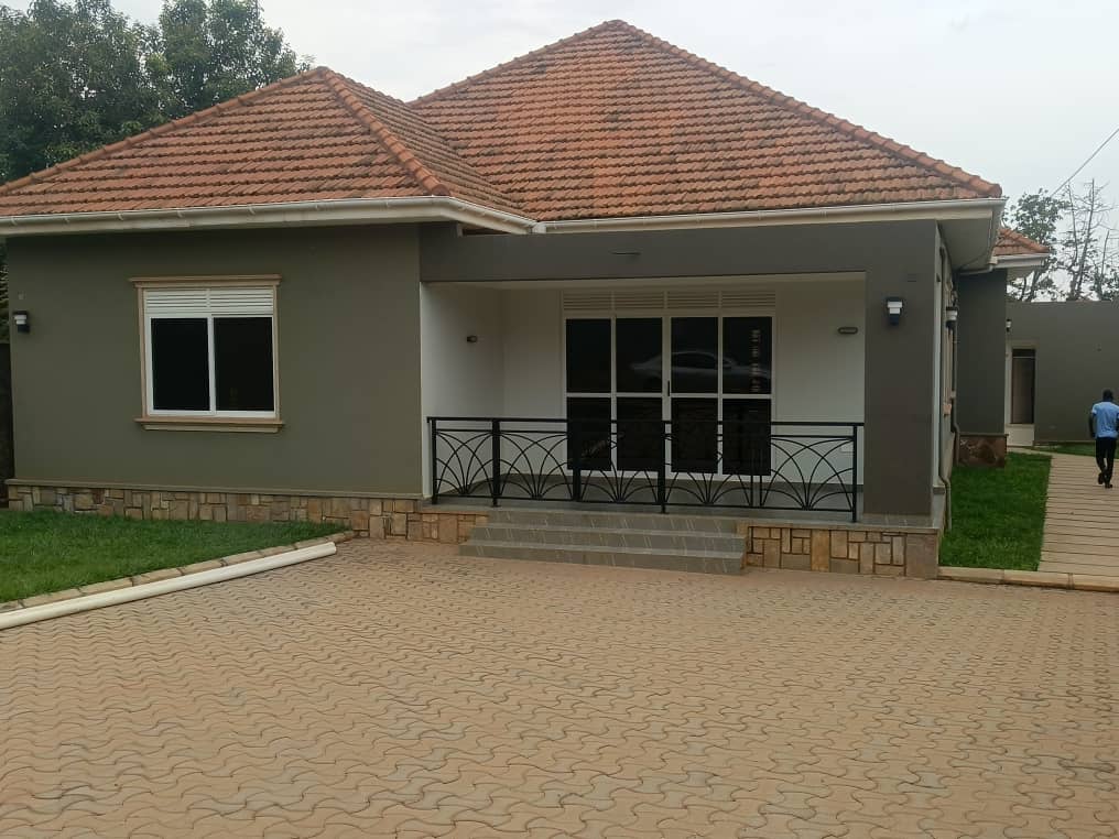shukranproperty's tweet photo. BRAND NEW HOUSE FOR SALE
Located at Kira, Nsasa
3 spacious bedrooms, 3 bathrooms plus 2 boys quarters
Seated on #25Decimals land
Private Mailo title
PRICED AT #550M UGX
0706592177
#UgandaRealEstateDeals #NsasaHomes #UgandaHomesForSale https://t.co/ru8SSFMjs7