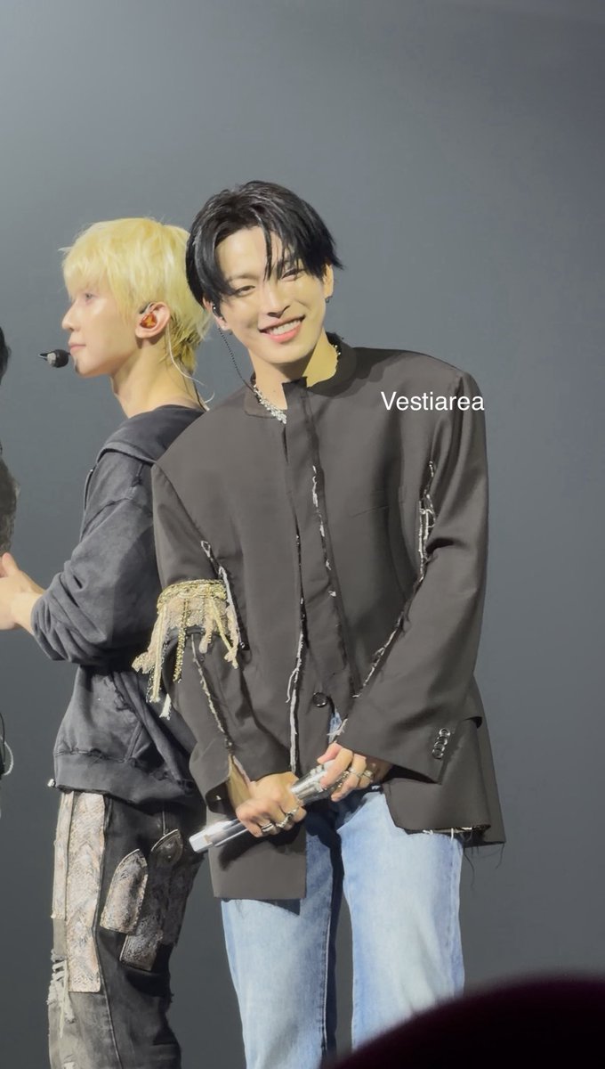 vestiarea's tweet photo. PCD AKUT 🫠🤟🏻

20260131 
#ATEEZ #HONGJOONG 
#ATEEZinJakarta #InYourFantasy_JAKARTA https://t.co/UWnFQFvDsA