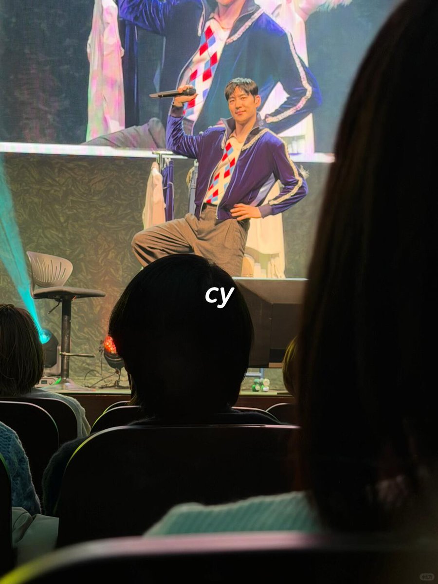 jehoon wearing yakuza and hogu doki's costumes at his fanmeeting 😂