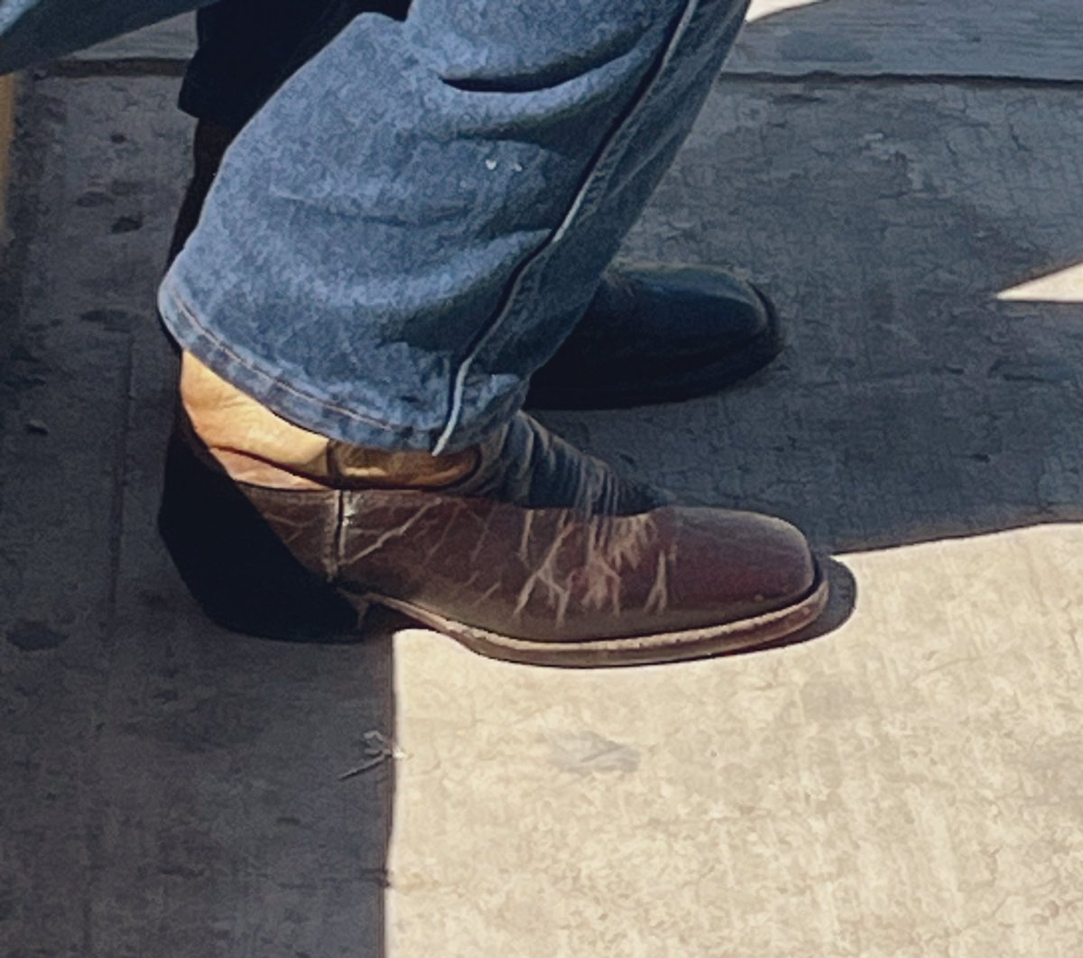 Hoy vi a un chico guapo y traía estás hermosas botas