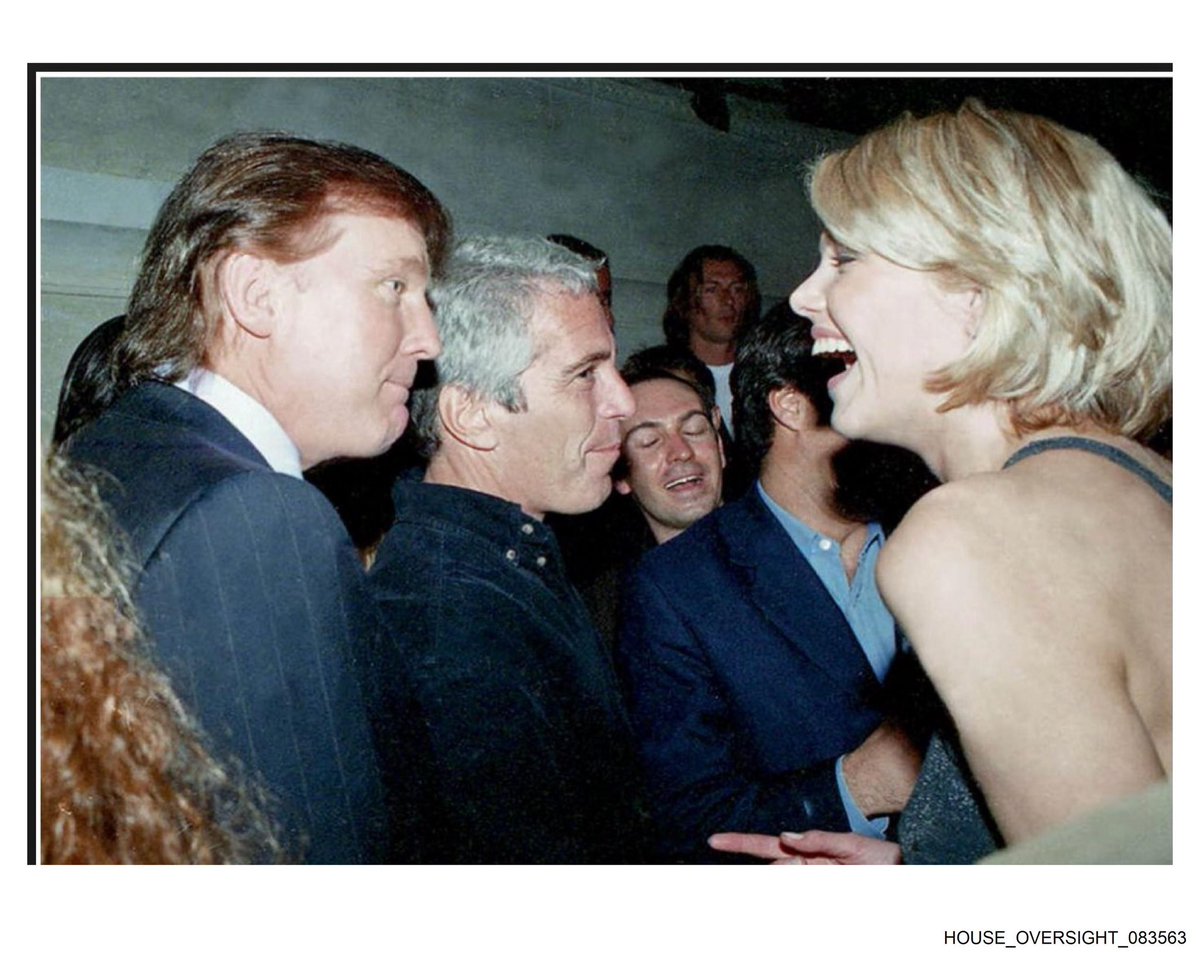 mumtazxmr's tweet photo. 📸 INI FOTO-FOTO TRUMP YANG ADA DI BERKAS EIPSTEIN

Silakan melakukan crosscheck di website resmi Departement of Justice
https://t.co/rARUBfBf6x https://t.co/9cSQcI6jow