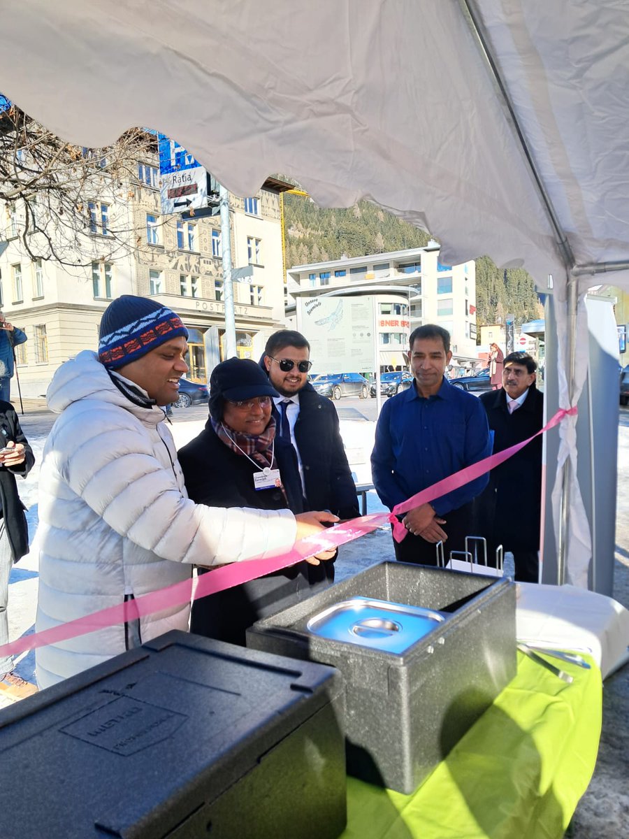naveenadasa's tweet photo. I was happy to be part of the @WFMAmerica to serve freshly cooked, wholesome meals by setting up a special kiosk near the Ratia Centre on Promenade Street during the World Economic Forum Annual Meeting 2026 in Davos @wef. We served meals to more than 1,000 visitors each day. https://t.co/uq2zwqLGKe