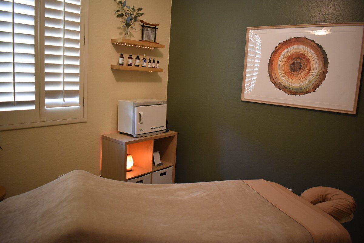 wintercraftaz's tweet photo. We created a full content package for a local massage therapist to elevate his online presence: videos, custom graphics, carousel posts, captions, studio &amp; headshot photos, and all the B‑roll for future use. Intentional, strategic storytelling is what we do. #marketingagency https://t.co/sIYDvL9LJg