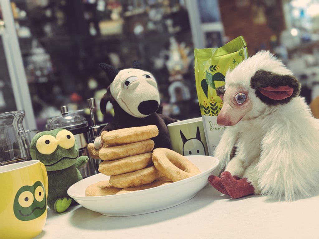 panchair3's tweet photo. おやつのじかん🥯♡🕊
#ぬいぐるみの時間 #noedog #バムとケロ https://t.co/5DkJiz7Hz4
