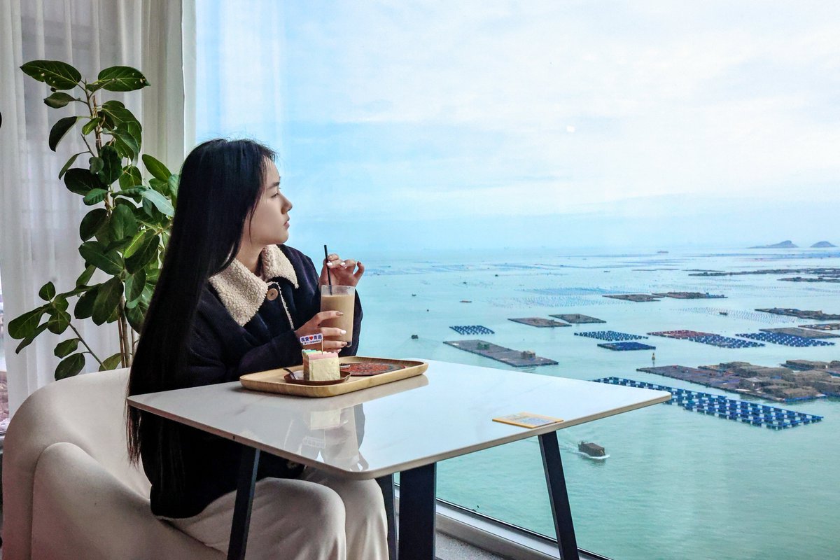 HolaFujian's tweet photo. 😍 ☕️ 🌊 Winter Romance! ❤
With the sea breeze as company and the aroma of coffee filling the air, come enjoy a cup of "Village Coffee" in Qida village, Fuzhou this winter... ✨ 🥰 
#VillageCoffee #QidaVillage #Winter #Fuzhou #CelebrateNewYearInRefreshingFujian  @FuzhouCity 
@daviddelapaz @TianjinToday @SeeChangchun
@KoehnJosh @SpokespersonHZM @AmbFangQiu
@yuexuankanyue1 @CCGBelfast @SilkRoadTravel_
@ChnConsulateSpk @cultureCHN @zhang_heqing
@libelula_group @iloveguizhou @ChnConsulateNag
@ChinaCG_HH @salahzhang @consulat_de @ihenan_
@LiaoningC @UpGuizhou @i_luoyang @QiushiJournal