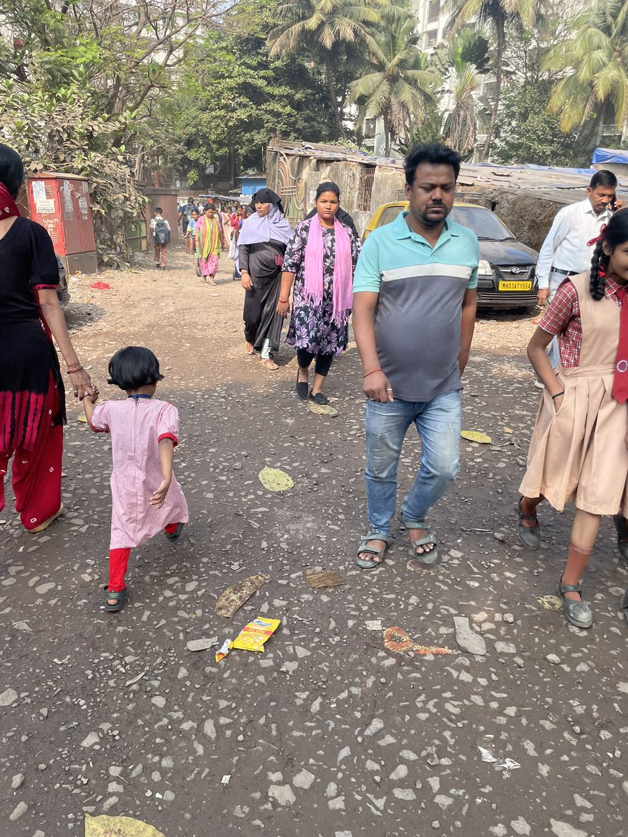 aapkanv's tweet photo. @mybmc @mybmcWardKE @mybmcWardL 
Thousands of childrens with Tiny legs walk on this Half completed pathway since 5 months now. 
Contractor left leaving incomplete work. Please complete it and Blacklist contractor. Thank you. 
Location: Mumbai Public School, Tunga Gaon. https://t.co/WS3u2oyjSL