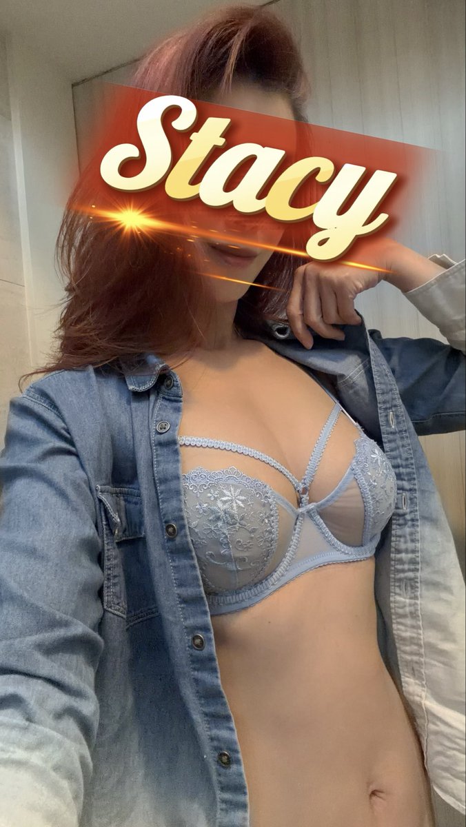 staysexystacy's tweet image. 又是一個又濕又冷的Blue Monday ~在沒打開襯衫的釦子前，你能想像裡面是這樣的風景？

#blueMonday
