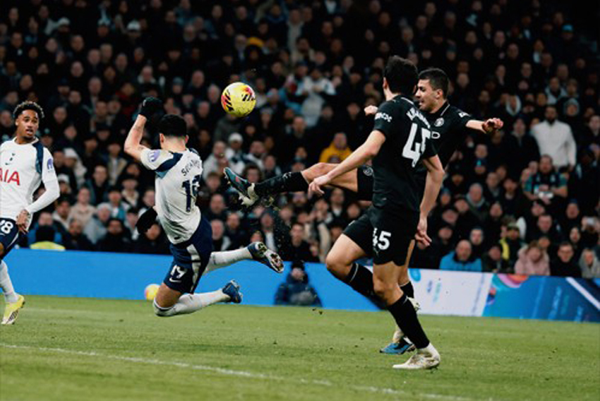 LudusId's tweet photo. Gol Tendangan Kalajengking Solanke
Gol tendangan kalajengking atau scorpion kick Dominic Solanke menyelamatkan Tottenham Hotspur dari kekalahan saat menjamu Manchester City. #scorpionkick #Spursmancity #Spurs 
Baca selengkapnya di SINI: https://t.co/Ws0UNvwyYy https://t.co/uxavK1xt6t