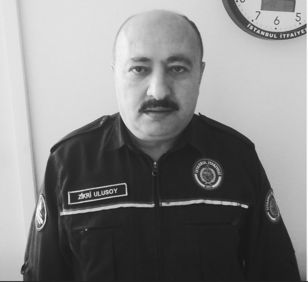 İBB İtfaiye Daire Başkanlığı Sultangazi Grup Amirliği’nde görevli İtfaiye Çvş. Zikri ULUSOY’un görevi başında geçirdiği kalp krizi sonucu şehit olduğunu üzüntüyle öğrenmiş bulunuyoruz.

Şehidimize Allah’tan rahmet; ailesine ve İtfaiye Teşkilatımıza başsağlığı diliyoruz.