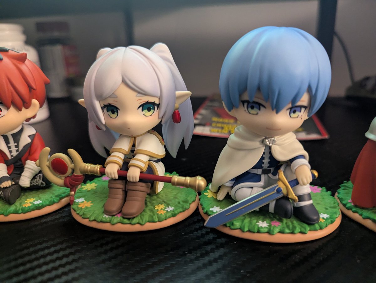 Bought the POPMART #frieren blind box set. Can't wait to display them! (I lined them up in the way they came in in the case)