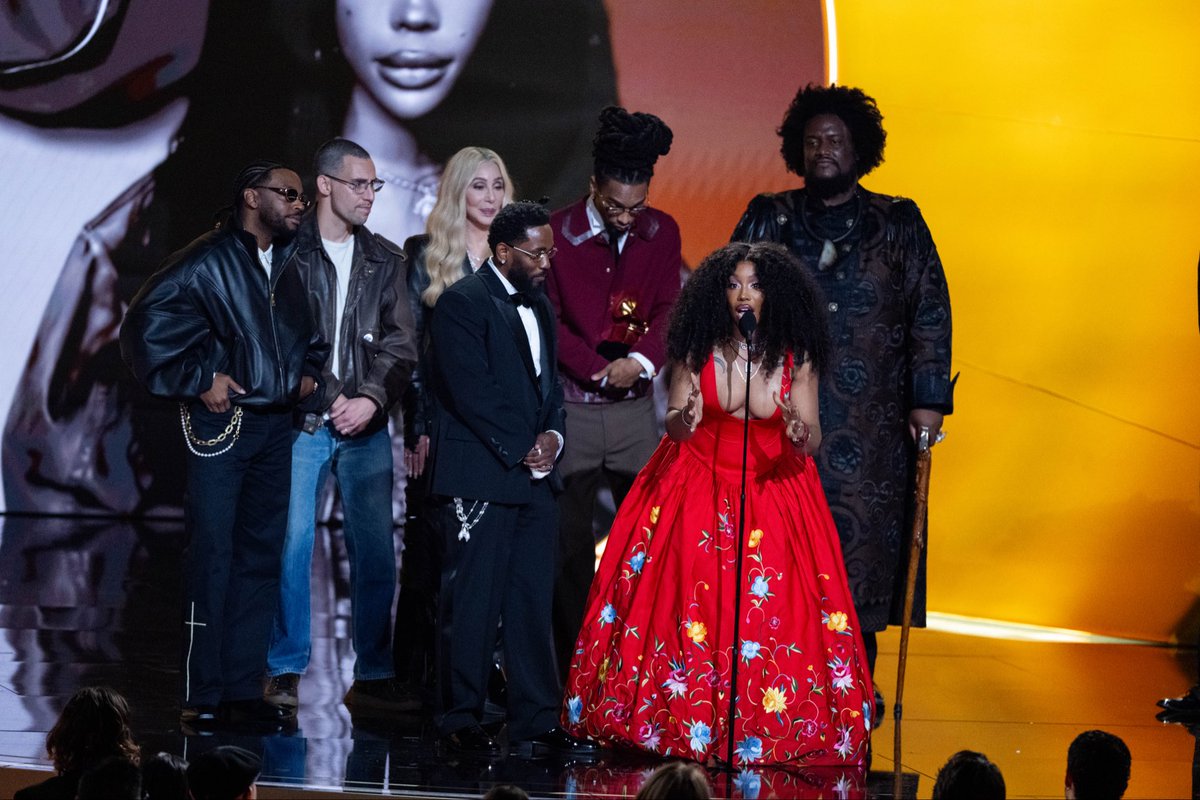 cryptocomarena's tweet image. Record of the Year goes to Luther @kendricklamar @sza 🤩 #grammys #kendricklamar #sza 

📸 @ariel_goldberg_ / Crypto.com Arena Photos