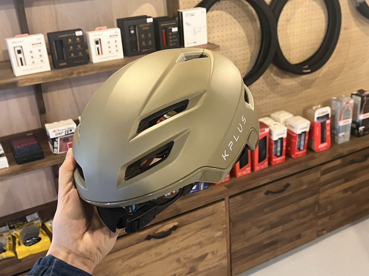 yumeshima_look's tweet image. KPLUSのヘルメット入荷しました
カタログで見るより実物のほうが色鮮やかで素敵という嬉しい誤算でした
特にSIGMAのメタルローズが綺麗です✨

#KPLUS