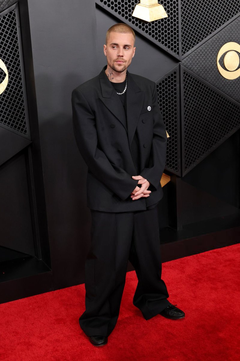 Purtroppo ieri sera Justin Bieber non ha portato a casa nessun Grammy Award, ma ha cantato una versione spettacolare di “YUKON”. 🏎️✨

Potete rivedere la sua esibizione qui: youtu.be/6KSbbGhoPOs?si…

Ecco alcune foto dal red carpet dei Grammy 2026! ✨🏆