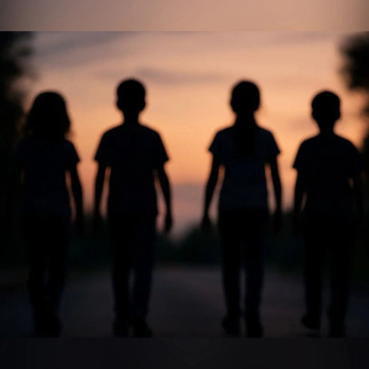 shorts_91's tweet photo. Mumbai on high alert as 12 children, including 8 girls, missing in 36 hours. Police suspect organized trafficking networks operating citywide.
Read more on, https://t.co/CqETslVOql
#Mumbai #MissingMinors #Trafficking #MumbaiPolice https://t.co/KQSNryI9bv