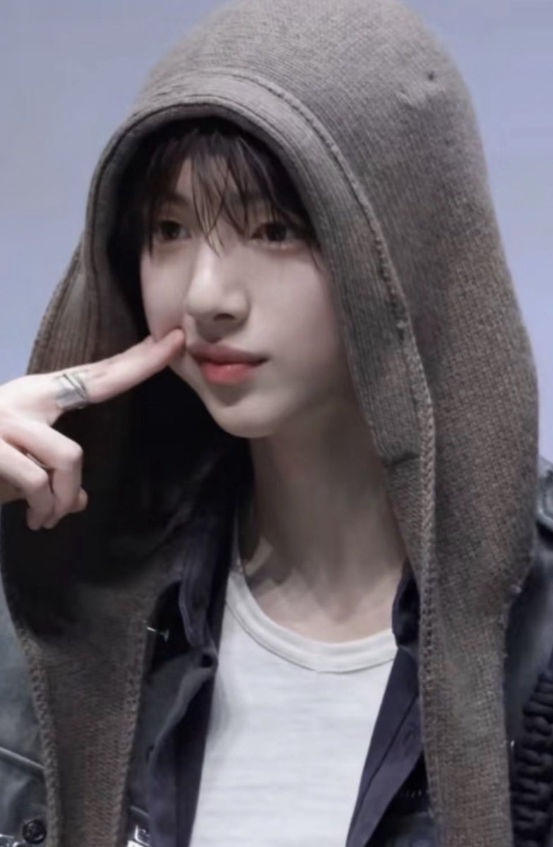 anleensbs's tweet image. ♡ #주훈 #JUHOON 
 
99 problems                           1 solution