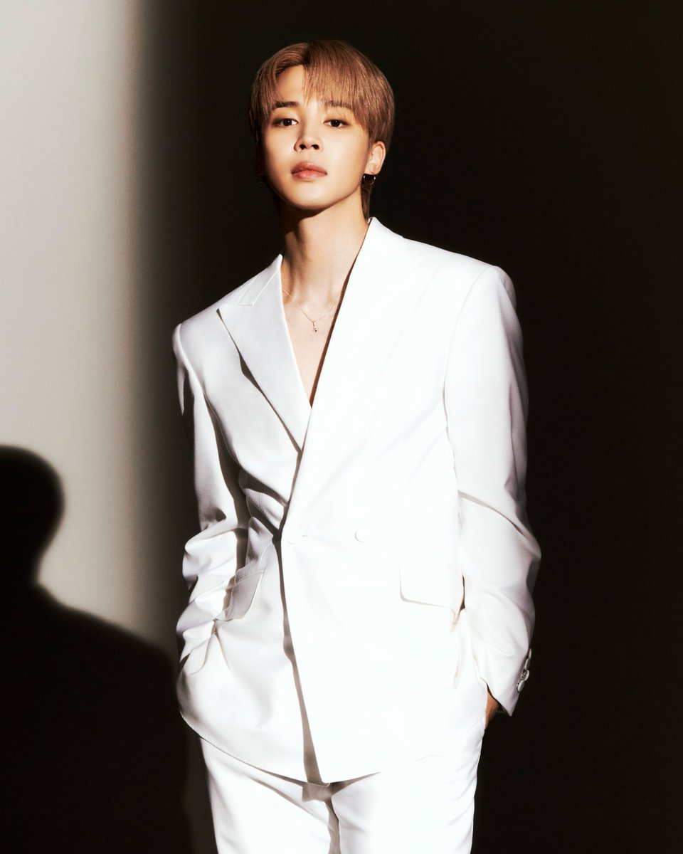 oricon's tweet image. BTS・Jimin、「LADOR」
新ビジュアル＆動画公開❗️

【🎥動画あり】
温もりあふれるロマンチックなビジュアル披露
oricon.co.jp/news/2434053/f…

 #BTS #Jimin