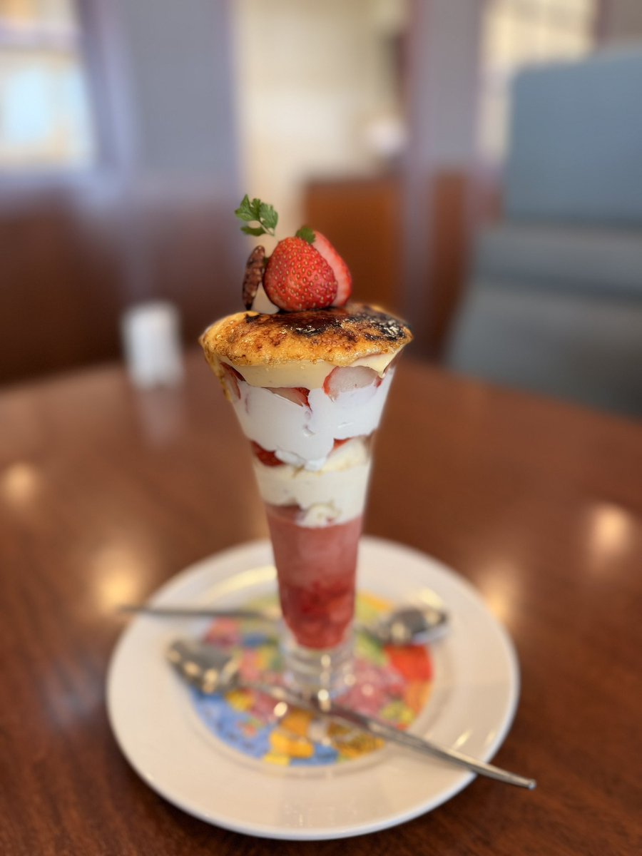 kebint's tweet photo. 1月忙しくて2月になってしもたけど2026年のロイホはじめ(っ'ヮ'c)🍓
#ロイヤルホストを守る市民の会 https://t.co/N75ip3f7ko
