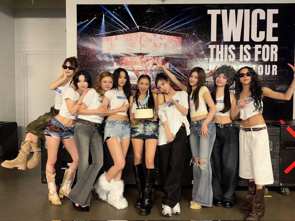 JYPETWICE's tweet image. TWICE &amp;lt;THIS IS FOR&amp;gt; WORLD TOUR IN DALLAS - Day 2

Ending the night surrounded by so much Dallas love and the sweetest birthday celebration for JIHYO 💛🎂

#TWICE #트와이스 #THISISFOR
#TWICE_THISISFOR_WORLD_TOUR
#TWICE_THISISFOR_WORLD_TOUR_IN_DALLAS